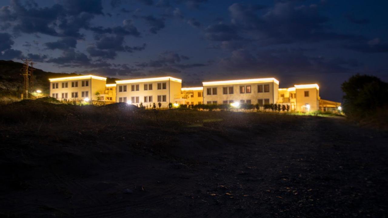 Sukha Inn Hotel & Beach Tenedos Buitenkant foto