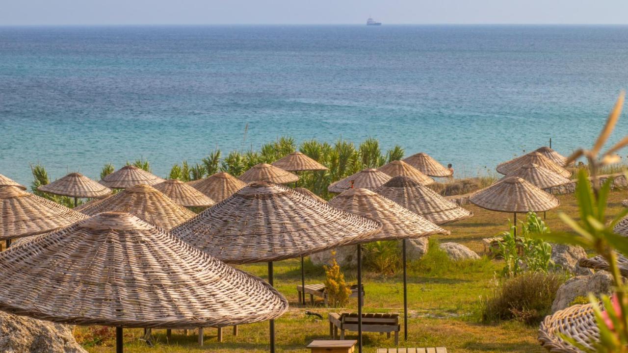 Sukha Inn Hotel & Beach Tenedos Buitenkant foto
