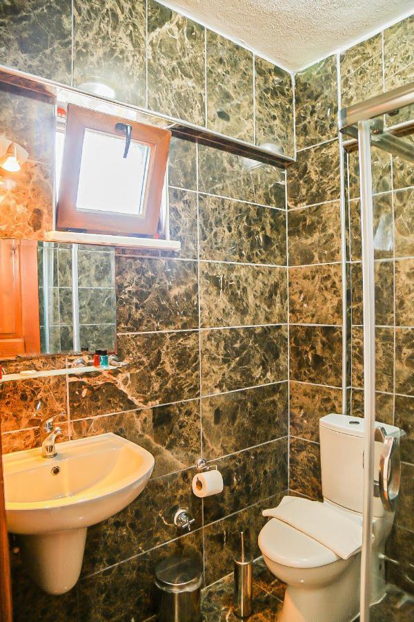 Sukha Inn Hotel & Beach Tenedos Buitenkant foto