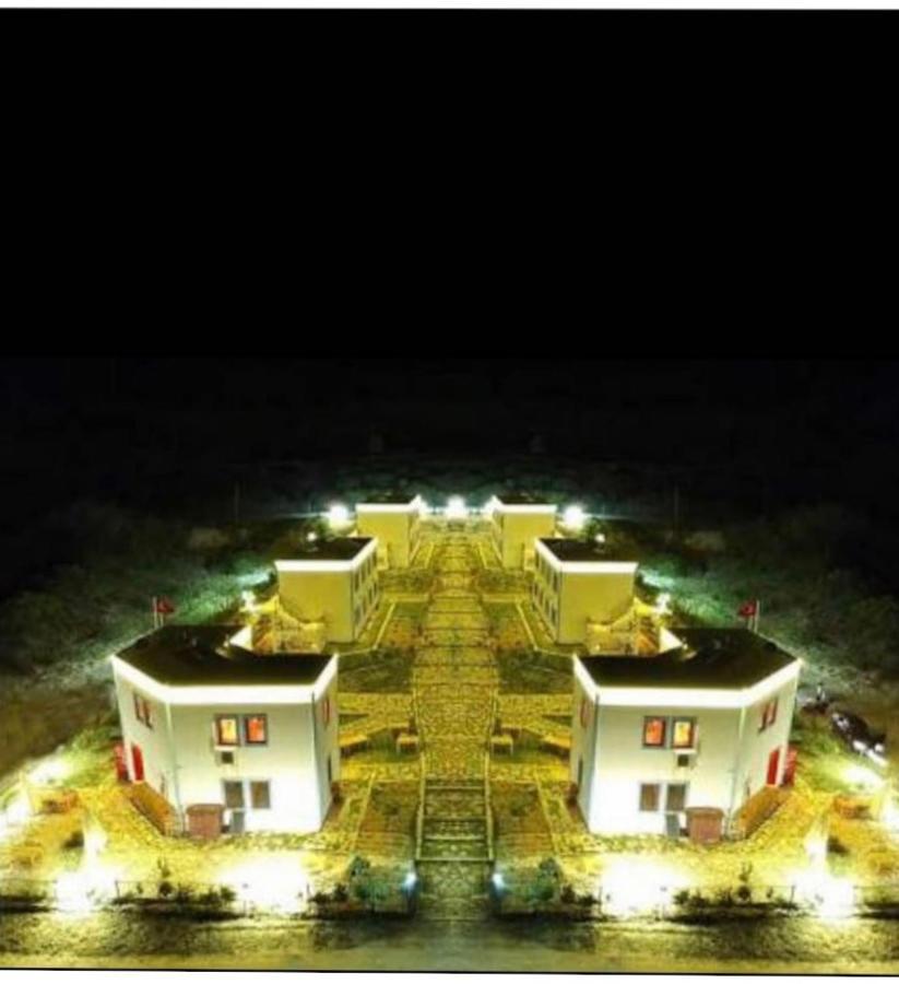 Sukha Inn Hotel & Beach Tenedos Buitenkant foto